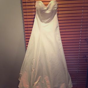 New With Tags Wedding Dress
